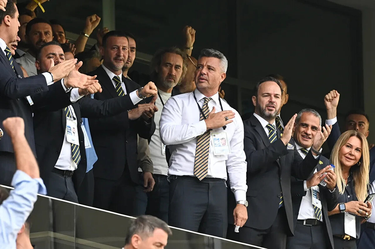 İş ve Spor Hayatı<br>Eğitiminin ardından Arkansas'ta Ensco Environmental Services'te çalışmaya başlayan Saran, 1988'de Türkiye'ye gelerek Kültür ve Turizm Bakanlığı'nda Dış İlişkiler Danışmanı olarak görev yaptı. 1989'da kendi şirketi Saran International'ı kurdu. Bu süreçte Lockheed Martin, Raytheon International, ESPN gibi dünya devlerinin Türkiye temsilciliklerini üstlendi.<br>