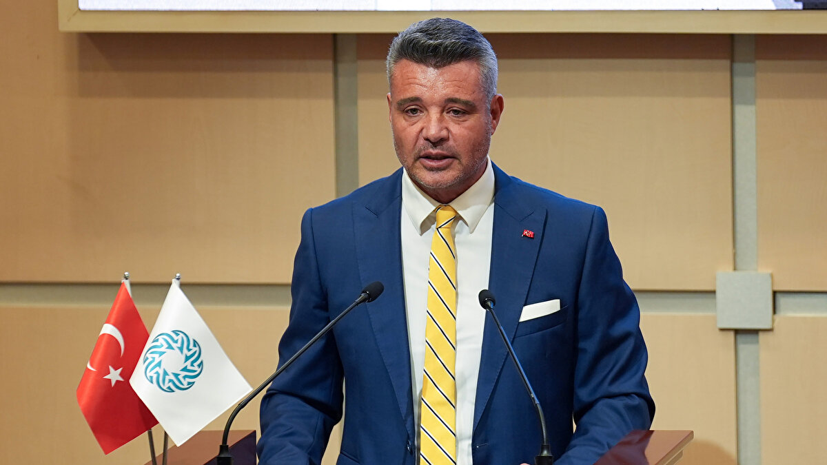 Sadettin Saran, sosyal sorumluluk projelerine de büyük önem vermektedir. Doğduğu Kırıkkale başta olmak üzere Doğu ve Güneydoğu'da birçok eğitim ve spor tesisi yaptırmıştır. Kendi ailesi adına okullar, kızı Lal adına ise bir anaokulu inşa ettirmiştir. Ayrıca, 10 yıldır Kırıkkale'deki çocukları sünnet ettirmekte ve onlara İstanbul gezisi düzenlemektedir. Saran Holding, Türkiye Bedensel Engelliler Spor Federasyonu'nun milli takımlarına da sponsorluk desteği sağlamıştır.