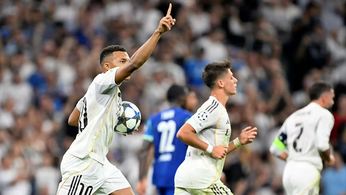 La Liga’da 5. hafta maçları devam ediyor. Real Madrid ligdeki liderliğini sürdürüyor. Xabi Alonso ile yeni sezona iyi bir başlangıç yapan Eflatun-Beyazlılar, kendi sahasında Espanyol ile karşılaşacak. Xabi Alonso’nun gelişiyle performansı yükselen Arda Güler tüm dikkatleri üzerine çekti. Peki, Real Madrid-Espanyol maçı ne zaman, saat kaçta, hangi kanalda? Arda Güler forma giyecek mi? Takımların muhtemel 11’i ne? İşte detaylar…