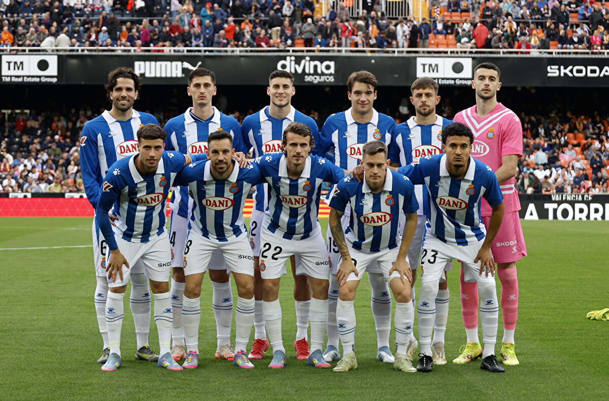Espanyol: Dmitrovic, Calero, Cabrera, Romero Serrano, El Hilali, Dolan, Gonzalez, Lozano, Puado Diaz, Milla, Fernandez
