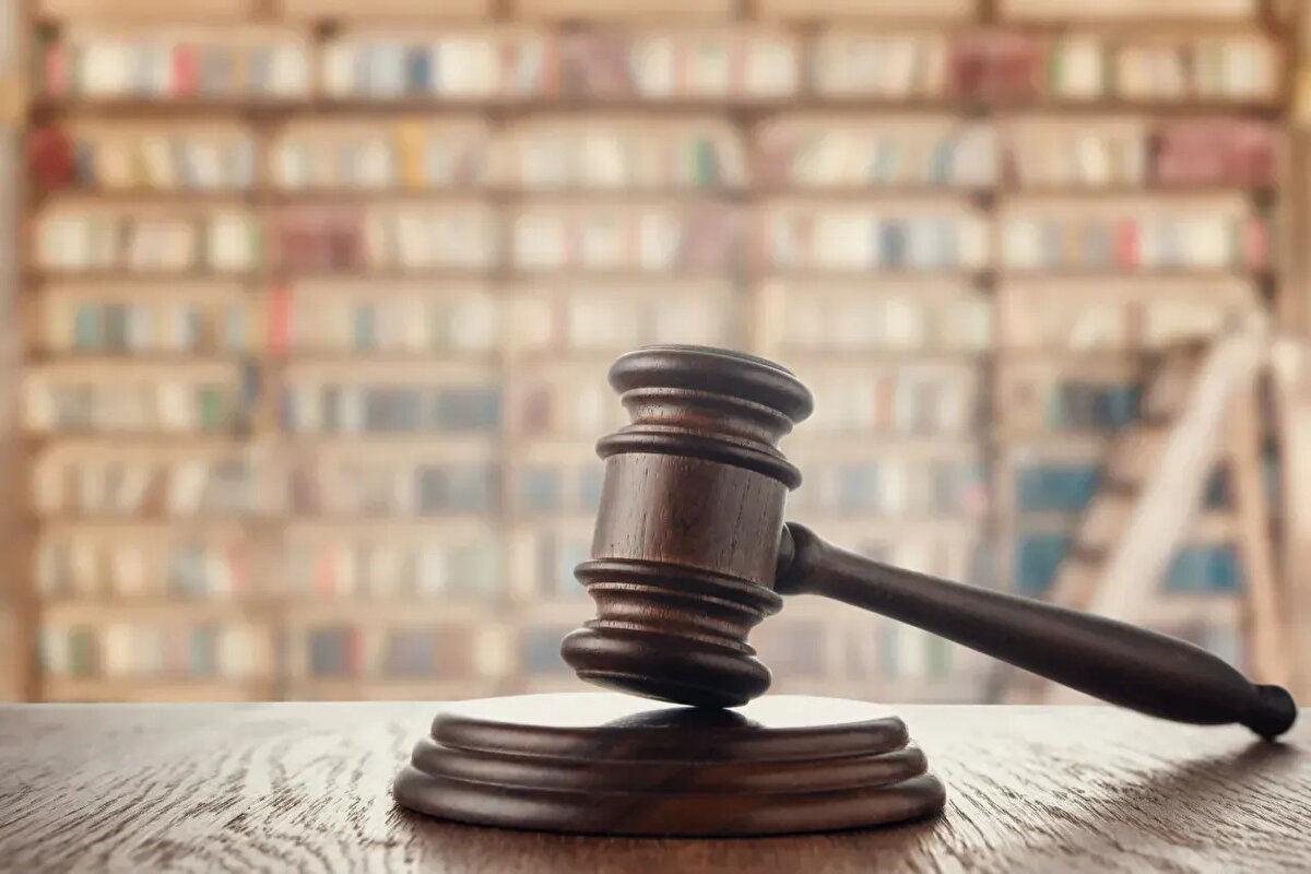 FIKIH VE HUKUKTA İBRA<br><br>Fıkıh literatüründe ibra; bir kişinin, başkasının zimmetinde bulunan hakkından karşılıksız olarak vazgeçmesi anlamına gelir. Bu işlem, borç ilişkisinin sona ermesini sağlar. İbra eden kişiye mübri’, ibra edilen kişiye mubre’, ibra konusu olan hak veya borca ise mubreün minh denilir.