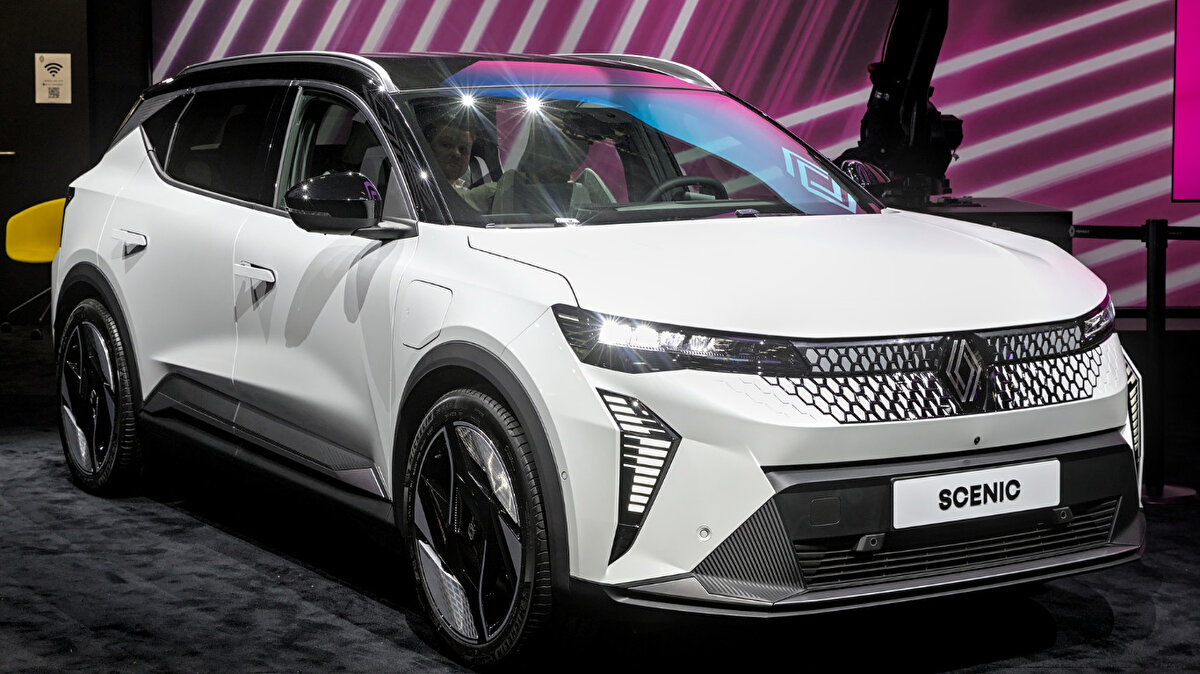Renault Scenic E-Tech<br><br>Fiyat: 37.495 £ (yaklaşık 45.600 $)<br><br>Fransız üreticinin şehir içi kullanıma uygun kompakt SUV modeli.
