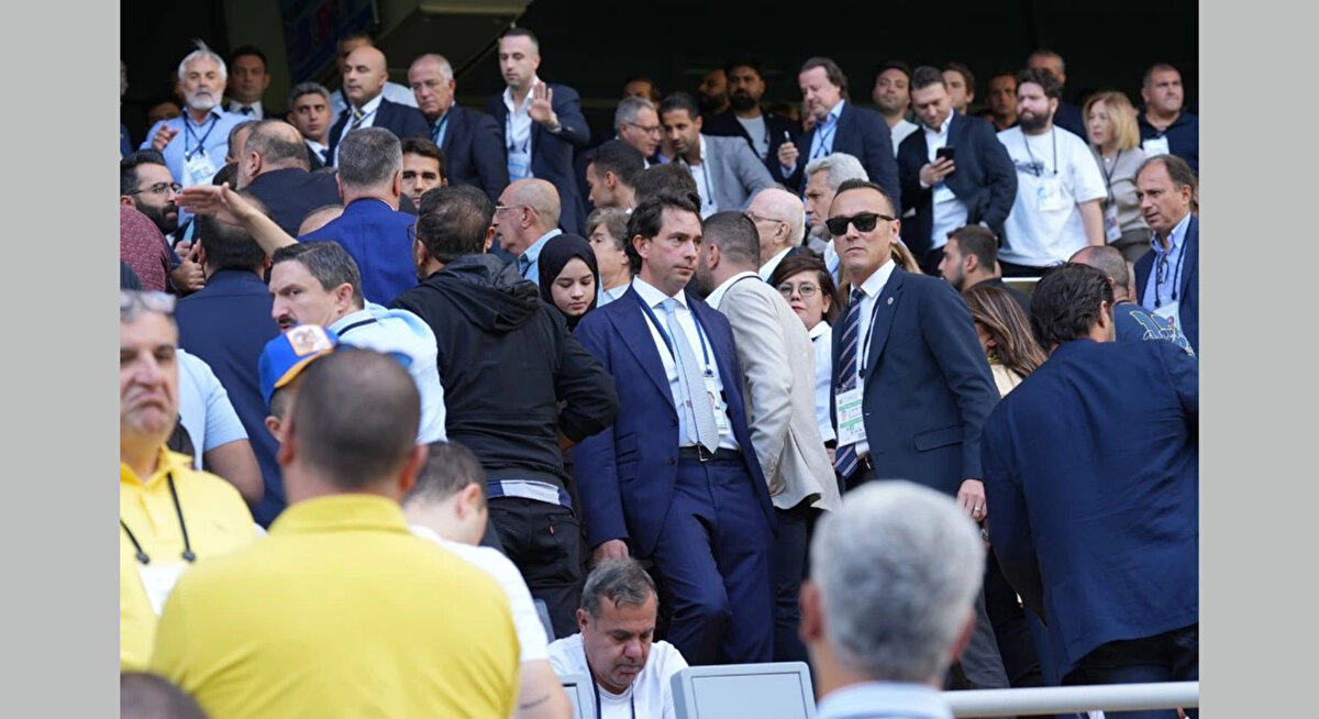 Eğer 7 yıldır en iyi hocalar, en iyi transferler geldi, şampiyonluk gelmediyse, sorun sahada değil. Yönetim aklındadır. Bu seçim Fenerbahçe’nin gelişimine hep beraber vereceğimiz en büyük sözdür."