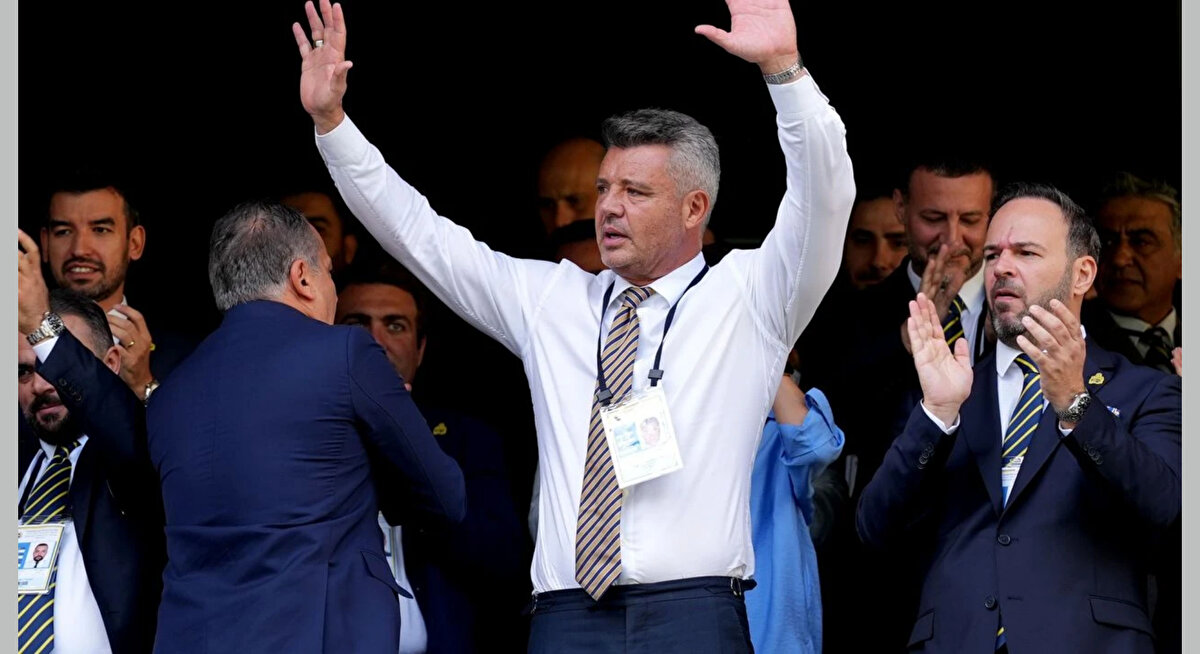 Planımız, programımız hazır. Dersimizi çalıştık, adama göre görev değil, göreve göre adam anlayışı ile bu göreve talip olduk. Seçimi kazanmam halinde stadımızda kombine sayısını 40 bine çıkaracağız. Fenerbahçe’yi yönetmeye talibiz. Sponsorluklarımızı, gelir kalemlerimizi yeni projelerle artıracağız. Altyapıda da, üst yapıda da daha iyi bir futbol aklıyla, daha kararlı, doğru bir iletişimle fark oluşturacağız. Taraftarlarımızla daha adil bir ilişki kuracağız. Bugün istediğimiz net, artık yeniden kazanmak. Fenerbahçe günü kurtaran değil, geleceği planlayan bir finansal yapı ile yönetilmelidir" dedi.