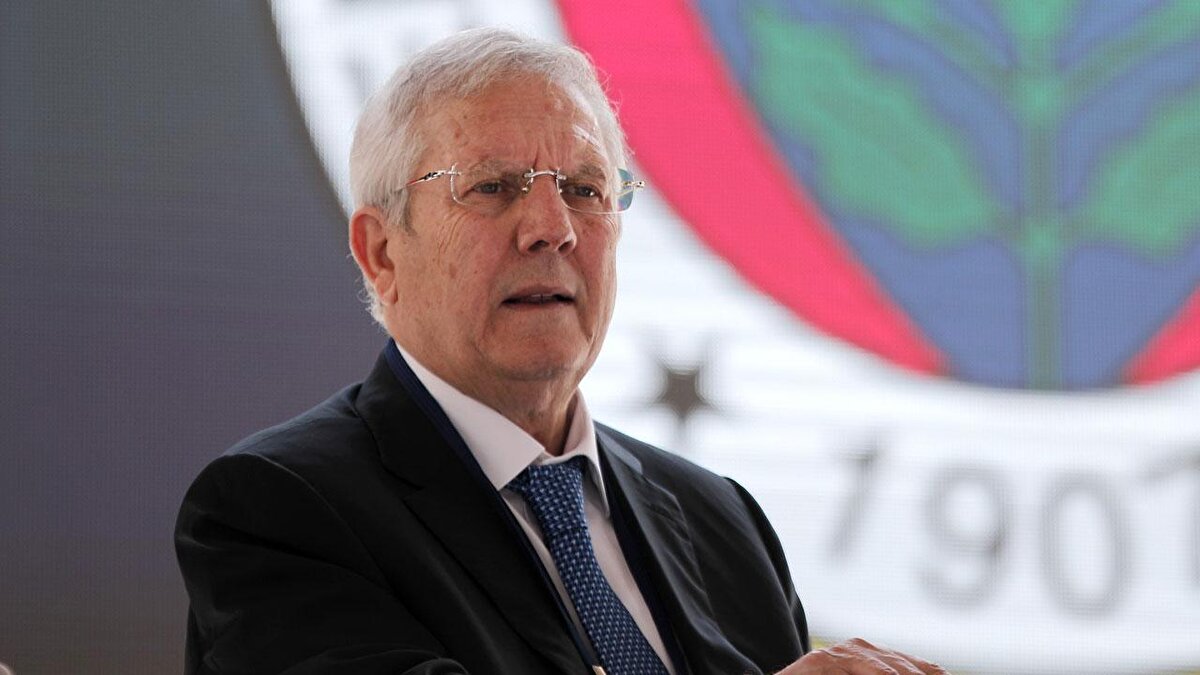 AZİZ YILDIRIM'IN AÇIKLAMASI İSE ŞU ŞEKİLDE:<br>"Açıklanan genel kurul gündem maddeleri arasında, camiamızın seçilecek olan yeni yönetim kuruluna, olması gerekenin üzerinde yetki tanıyan ve yönetimi, kulübün sahibi konumuna taşıyan, 11, 12 ve 13.maddelerin veto edilmesini önemle tavsiye ediyorum."