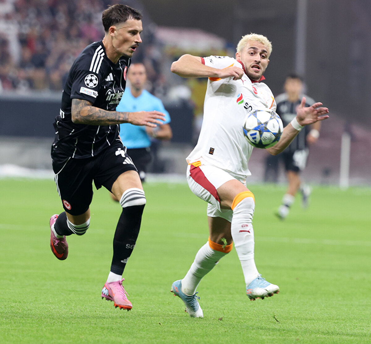 Yunus Akgün ile 8. dakikada 1-0 öne geçen ve 36. dakikaya skoru koruyan Galatasaray, ilk yarıyı 3-1 geride kapattı.