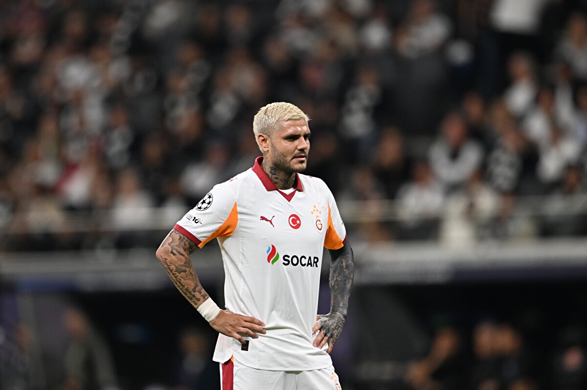 'ICARDI'NİN OYNAMA ŞANSI ZOR'<br><br>Icardi'yi de eleştiren Erman Toroğlu, "Icardi'nin şu anda oynama şansı zor. Icardi Edirne Kırkpınar'da başaltında güreşse çok başarılı olur! Göbeği, kalçası öyle ne biçim ya. Fenerbahçe maçından sonra bir gülücük atıyor, taraftar da 'Vaay Icardi' diyor, mangırları götürüyor." açıklamasını yaptı. 