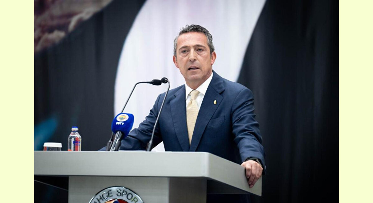 "Haklarımızı gerektiği gibi koruyamayacağız"<br>Kendisini eleştiren kongre üyelerine de seslenen Başkan Koç, "70 milyon değerindeki takımı 300 milyon Euro’ya çıkarmanın arkasında finansal başarı yoksa ne var. Bizi eleştiren kongre üyelerimizin görüşlerine saygı duyuyorum ama hiç mi iyi yaptığımız işimiz olmadı. Hiç mi buraya çıktığınızda hakkımızı vereceğiniz bir icraatımız olmadı öyle mi? Peki. Bütün bu başarıları yaparken iyi işleri gerçekleştirirken camiayı başını öne eğdirecek finansal kaynaklar oluşturmadık. Kasamızdaki parayı özel ihtiyaçlarımız için kullanmadık. Fenerbahçe’nin gelirlerini artırdık, sağlıklı ekonomiye kavuşturduk.