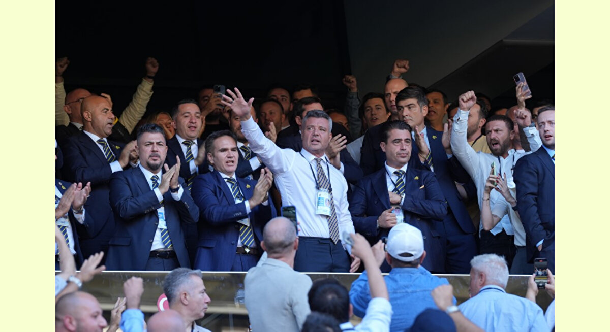 Fenerbahçe’yi şampiyon yapacağız. Bunu yaparken de yapıyı, trolleri, karanlık elleri, Fenerbahçe’ye saldıranları rant haline getirenleri vura vura, kıra kıra şampiyon olacağız. Olamazsak da mayısta sizinle hesaplaşırız. 