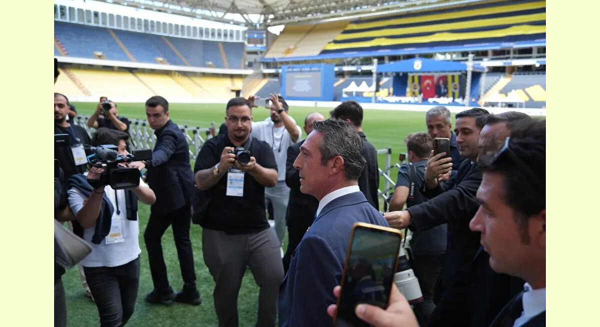 <br>"Biz bu sene şampiyon olacağız"<br>Fenerbahçe Başkanı olmanın ağır bir sorumluluk olduğunu ifade eden Ali Koç, şunları söyledi:<br>"7 sene oldu. Bu sezona kadar size hiç şampiyonluk sözü vermemiştik. Ama artık şampiyonluk sözü verecek tüm şartları yerine getirdiğimizi, ona göre kadro kurduğumuzu, ona göre mali durumumuzu güçlendirdiğimizi, ona göre tohumlar ektiğimizi söyleyebilirim. Biz bu sene şampiyon olacağız. 