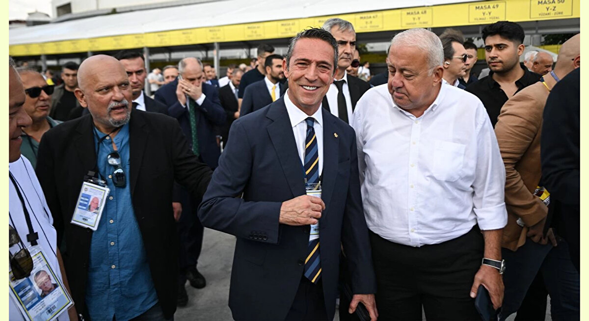 Şöyle ki karaborsa yapan birinin oy birliğiyle onaylamamız gerekirken oy çokluğuyla Fenerbahçe başkanlık makamına ağıza alınmayacak küfürler eden birine lehte oy kullanabiliyoruz. Bu camiamızın şu an bulunduğu noktayı göstermektedir. Fenerbahçe Başkan Adayı Sadettin Saran ve muhtemel yönetim kuruluna bakıyorum başkanlık makamına hakaret etmiş bir insan için ellerini kaldırmıyorlar. Geldiğimiz nokta işte bu. Yarınki sandık herhangi bir seçim değil Fenerbahçemizin yarınlarına sahip çıkma seçimidir. Sadettin Bey’in söylediğine şunu eklemek istiyorum, evet ’sil baştan belirsiz bir maceraya mı atanacağız’ yoksa sabırla verilen mücadelenin meyvesini mi toplayacağız. Yarın bunun kararını vereceğiz. Çünkü, biraz görüş ayrılıklarımıza değineceğim ama şunu bilin; biz gerçek bir şekilde adayız. Yıllarca kendimizi aday gibi gösterip sonra aday olmayıp sonra da şimdi bir kez aday olmazsan ayıp olur diye aday değiliz. Canımızla, kanımızla, itibarımızla 7 senedir mücadele ediyoruz. 