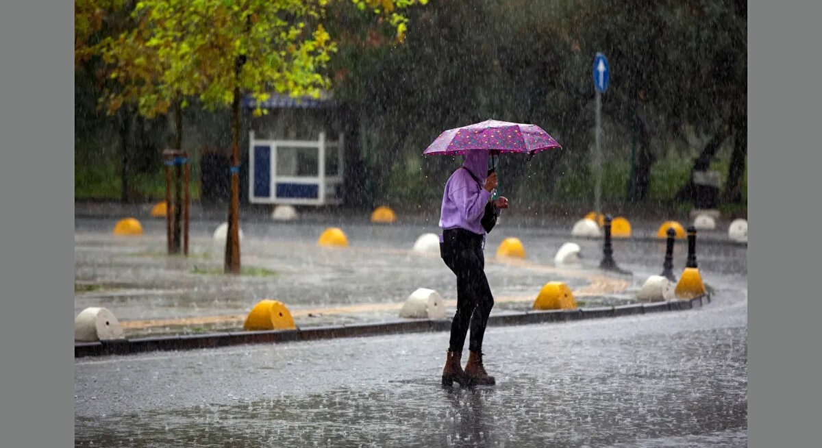 İçişleri Bakanlığı, Doğu Karadeniz'de yarın da devam edecek gök gürültülü sağanak nedeniyle vatandaşları dikkatli ve tedbirli olmaları konusunda uyardı.
