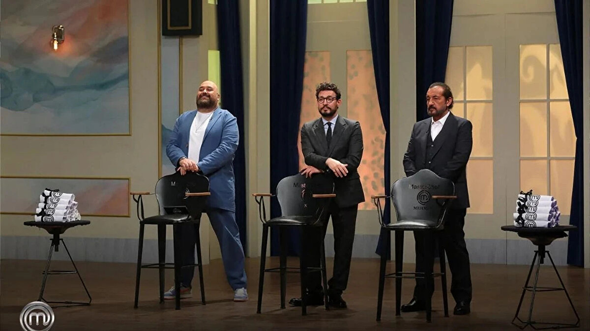 MASTERCHEF'TE BİREYSEL DOKUNULMAZLIĞI KİM KAZANDI?<br><br>Kırmızı takımda 1. eleme adayları olan Murat Can ve Barış dışındaki yarışmacılar dokunulmazlık için mücadele etti. Yapılan tadımlar neticesinde şefler tarafından dokunulmazlık mücadelesini kazanan isim belli oldu. Cansu, Onur, Çağatay, Özkan en başarılı 4 isim oldu. 4 isim arasında bireysel dokunulmazlığın sahibi Onur oldu.