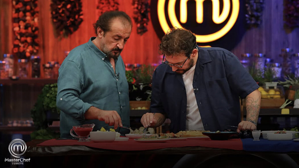 MASTERCHEF'TE 5. ELEME ADAYI<br><br>Kırmızı takımda bireysel dokunulmazlığın sahibi Onur, 5. eleme adayı olarak İrem'in ismini verdi.