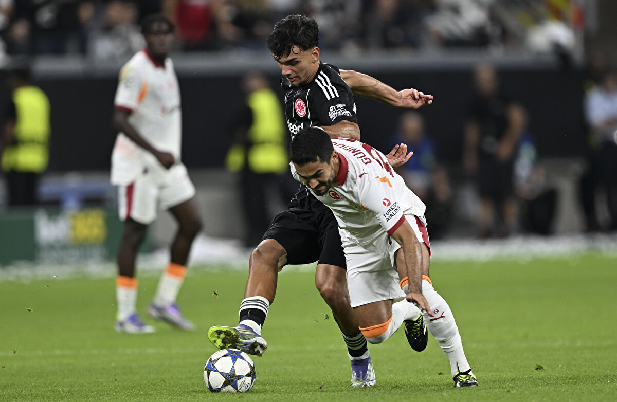 Karşılaşmada 36. dakikaya 1-0 önde giren sarı-kırmıızlı takımda peş peşe yediği gollerle ilk yarıyı 3-1 geride kapatmıştı. 