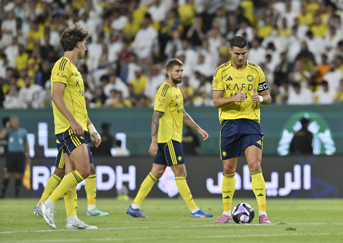 Maçta 6. dakikada João Félix, skoru 1-0'a getirdi ve golün asistini Coman yaptı. 30. dakikada Kingsley Coman, farkı 2'ye çıkaran golü kaydetti.<br> <br>