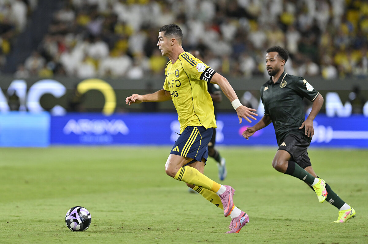 RONALDO DÜNYA REKORUNA GİDİYOR<br>Ronaldo, attığı 2 golle toplam gol sayısını 945'e yükseltti ve 1000 gol hedefine doğru emin adımlarla ilerleyişini devam ettirdi. <br><br>