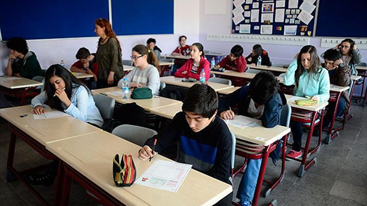 Ortak sınav uygulamasıyla öğrencilerin gelişimini süreç odaklı izlemek, okullar arasında uygulama birliği sağlamak ve müfredatın eşit şekilde işlenmesine katkıda bulunmak hedefleniyor.