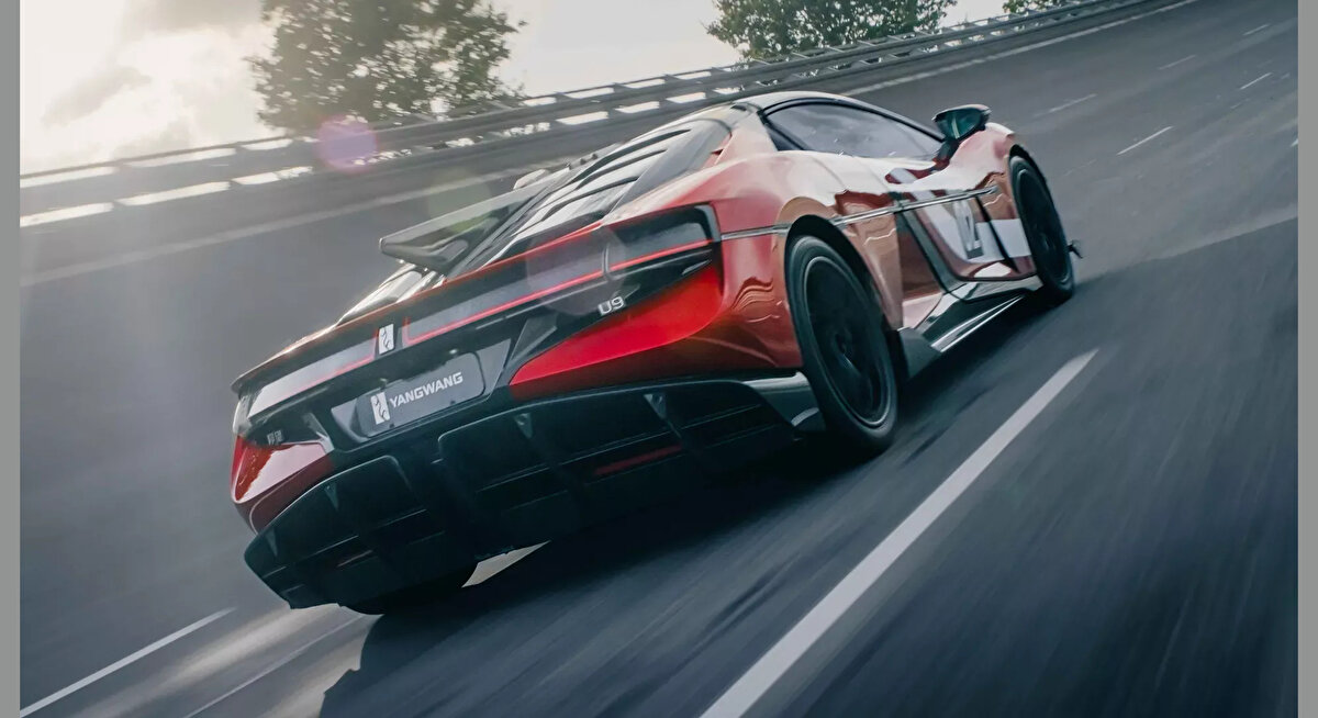 Nürburgring tur rekoru<br>U9 Xtreme, Nürburgring Nordschleife pistinde 6:59.157 tur süresi elde ederek Xiaomi SU7 Ultra’yı geride bıraktı. Çinli dev artık sadece satışta değil, pistlerde de zirvede!