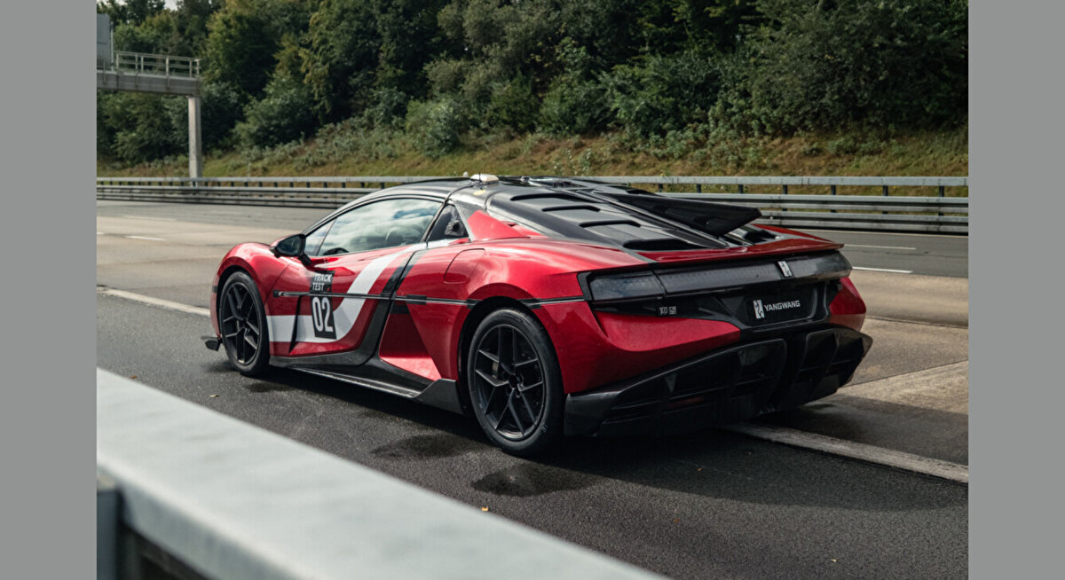 Sadece 30 adet üretilecek<br>CarNewsChina’nın aktardığı bilgilere göre bu özel otomobilden yalnızca 30 adet üretilecek. Koleksiyonerlere ve hız tutkunlarına hitap eden araç şimdiden büyük ilgi görüyor.