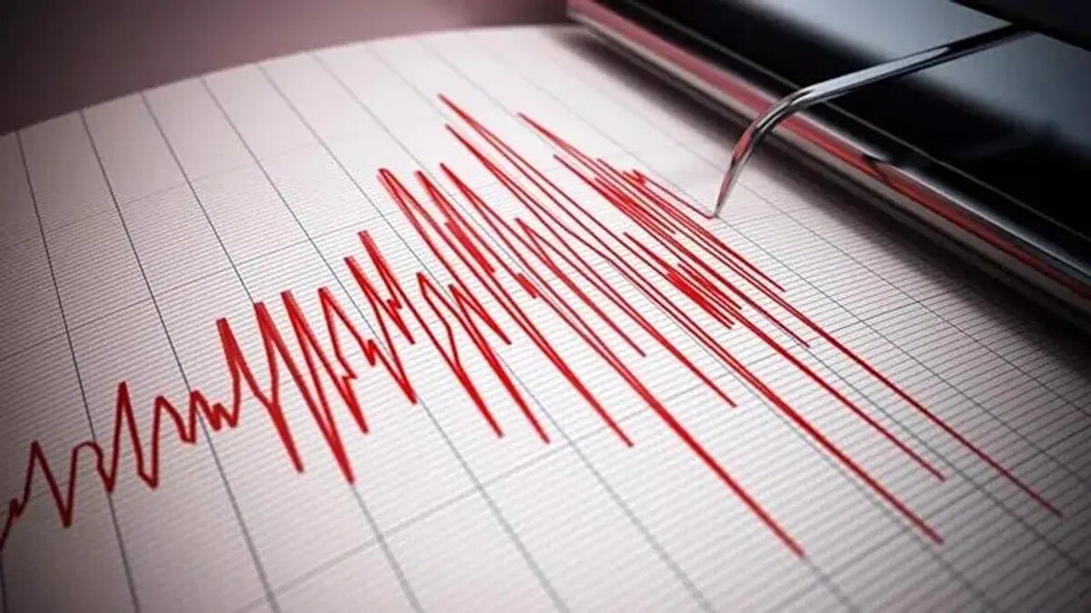 Özellikle Bursa ve Eskişehir’de de hissedilen sarsıntı sonrası vatandaşlar, sosyal medya üzerinden “Az önce deprem mi oldu?” sorusunu yöneltti. AFAD ekipleri tarafından yapılan açıklamada şu ana kadar herhangi bir can ve mal kaybı bildirilmedi.