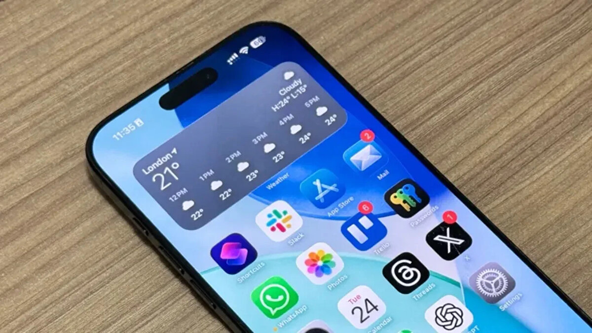 Uygulama logolarını saydam yapın<br>Ana ekrandaki uygulama simgeleri artık saydamlaştırılabiliyor. Özelleştir bölümünden “Saydam” seçeneğini seçerek telefonunuzun arayüzünü daha modern hale getirebilirsiniz.