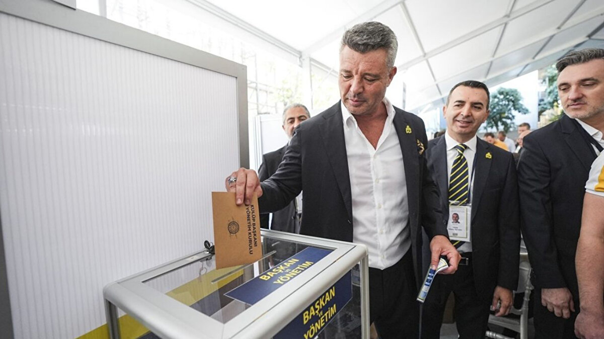 Kongre, saat 10.00'da başladı. Oy verme işlemi 10.00-17.00 saatlerinde 50 sandıkta gerçekleştirildi. Olağanüstü Seçimli Genel Kurul Toplantısı'nda 24.800 oy kullanıldı.