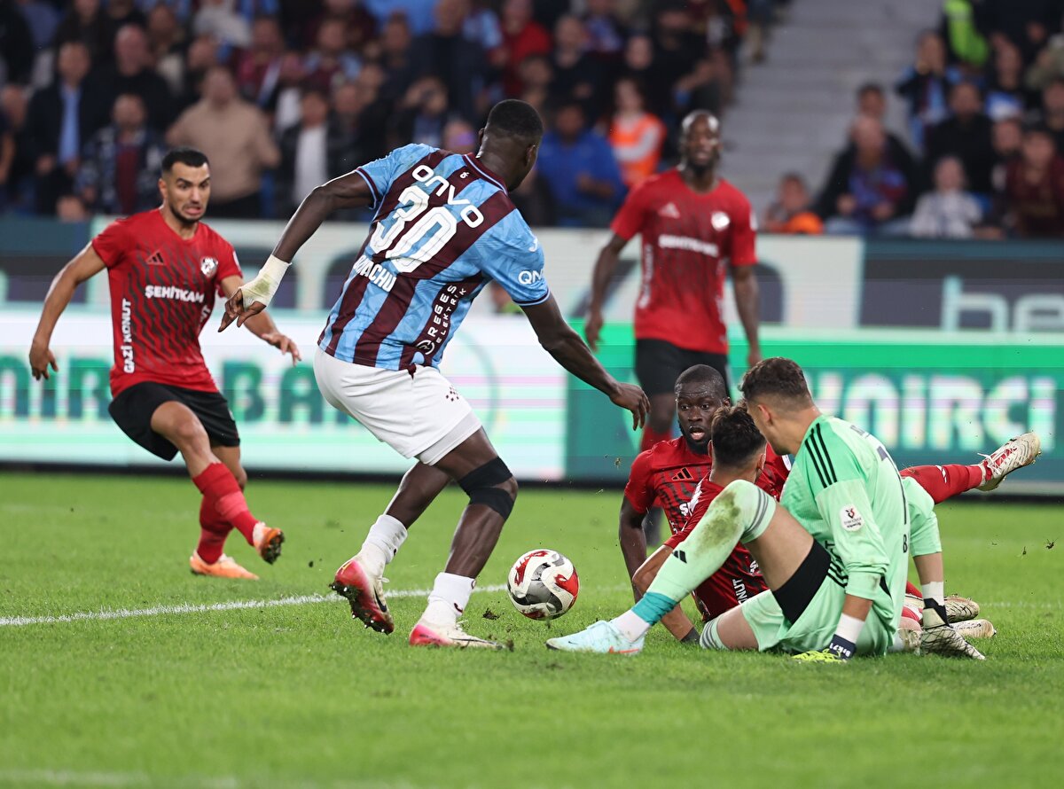 Trabzonspor puanını 11'e yükseltti ve 4. sıraya yükseldi. Gaziantep FK ise 10 puanla 6. sırada.
