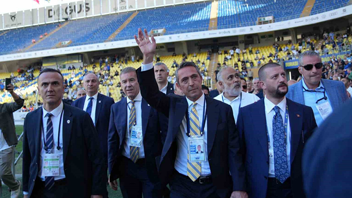 Ali Koç: "Bir kez daha Fenerbahçe demokrasi şölenini, bari burada saygılı olun!"