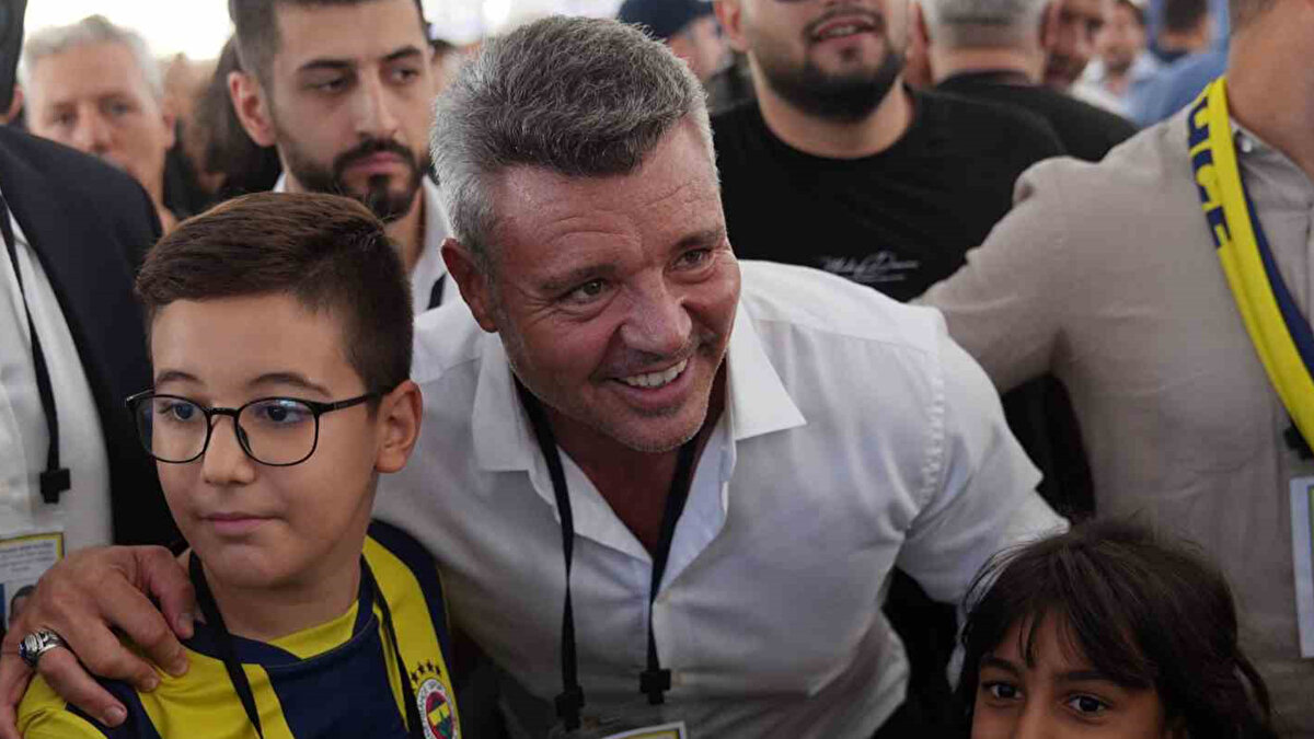 Fenerbahçe Olağanüstü Seçimli Genel Kurulu’nda başkanlık yarışını Sadettin Saran kazandı.