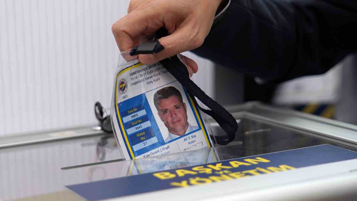 Geçerli 24 bin 393 oyun 12 bin 325’ini alan Saran, mevcut başkan Ali Koç’un 12 bin 68 oyuna karşı üstünlük kurarak sarı-lacivertli kulübün 38. başkanı oldu.