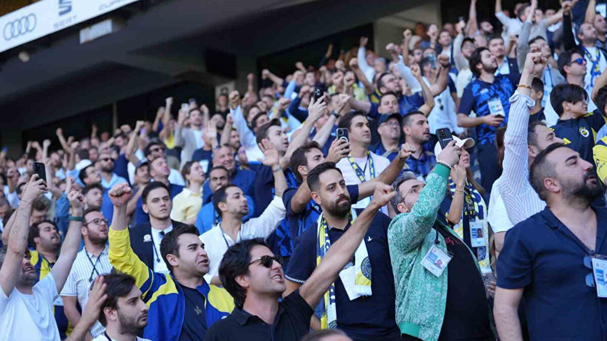 ALİ KOÇ'TAN DESTEK AÇIKLAMASI<br><br>Ali Koç: "Fenerbahçemizin 38. başkanı camiamızı hayırlı uğurlu olsun."