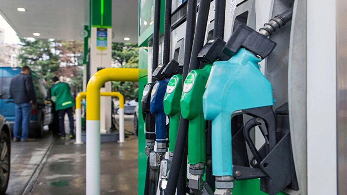 İzmir<br><br>Benzin: 54.23 TL<br><br>Motorin: 55.73 TL<br><br>LPG: 26.33 TL