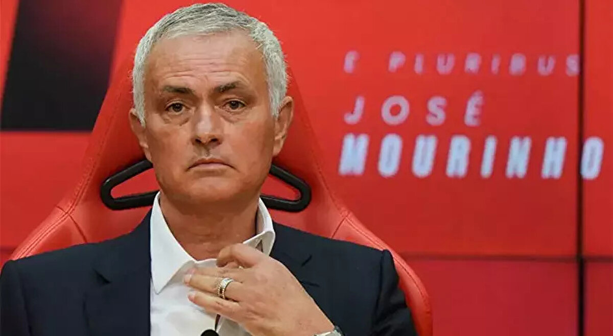 Mourinho, Benfica'daki ilk günleriyle ilgili olarak ise, "Kendimi hoş karşılanmış hissettim, ama herkesin aynı fikirde olduğunu sanmıyorum. Ancak takıma çok şey katabileceğime, çalışıp hepimizin istediği sonuçları elde edeceğimize güveniyorum." sözleriyle konuşmasını noktaladı.<br>