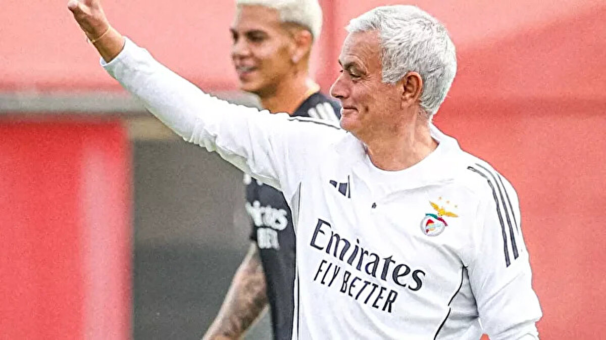 Tecrübeli teknik adam, Benfica'ya geliş sürecine değinerek, "Bir veya iki maçını izlemiş bir kulübe gelmedim. Onları öncesinde ve sonrasında çok iyi analiz ettim. Elbette değiştirmek istediğim şeyler olduğunu fark ettim.<br>