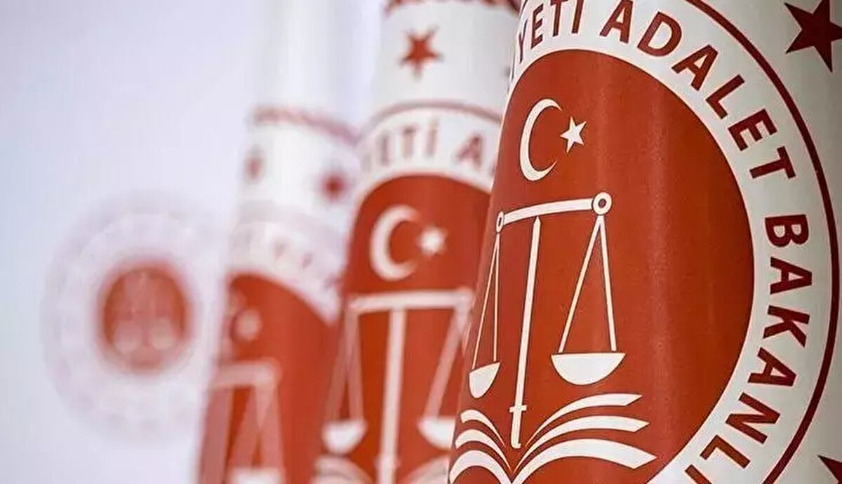 Bilişim suçları ve dolandırıcılık: Son dönemde artan telefon dolandırıcılığı, sanal bahis ve sanal kumar gibi suçlarla mücadele için cezalar ağırlaştırılacak. Bu düzenlemeler özellikle gençleri korumayı amaçlıyor.