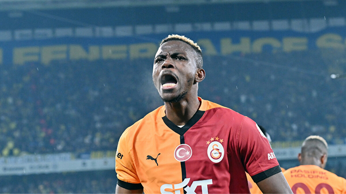 Pas Çalışması<br>Isınmanın ardından takım iki gruba ayrılarak 8’e 2 pas organizasyonu yaptı. Oyuncular arasındaki uyum ön plana çıktı.