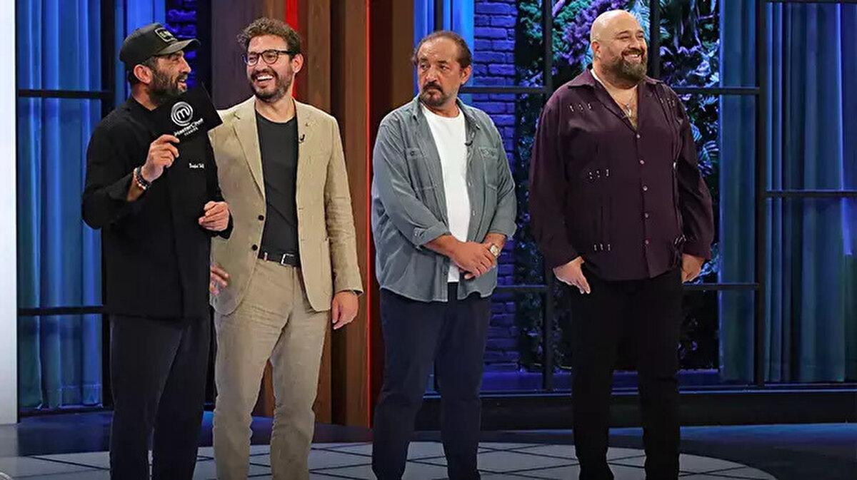 MasterChef 7. Eleme Adayı Kim Oldu?<br><br>TV8 ekranlarında yayınlanan MasterChef Türkiye’de bu hafta eleme potası tamamlandı. Son bölümde konuk şef Bedri Usta, yarışmacılardan Arap Tava yapmalarını istedi. Yapılan tadımlar sonucunda Gizem, Özkan, Cansu, Ayten, Sümeyye, Ayla, İhsan ve Mert başarılı bulunarak bir üst tura geçti.