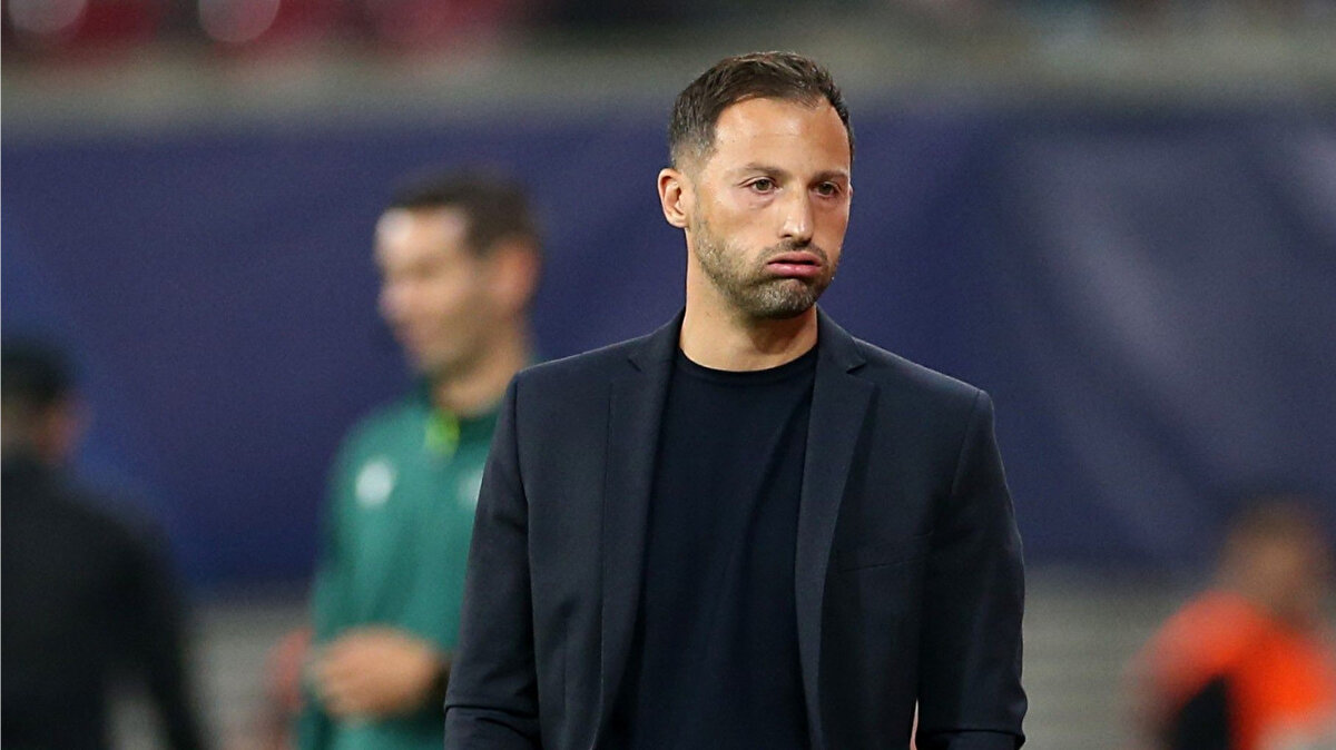 Domenico Tedesco, müsabakanın ardından Recep Tayyip Erdoğan Stadı'nda basın mensuplarına açıklamalarda bulundu.<br><br>"MAĞLUBİYET GİBİYDİ"<br><br>Tedesco, "Fenerbahçe taraftarlarından özür diliyorum. Birkaç açıdan kötü bir oyundu. Sahaya enerji koyamadık. İkili mücadeleleri kazanamadık. İkili mücadeleleri kazanamazsanız, 9 kişiye karşı bile iyi oynayamazsanız. Maça iyi başlamıştık. Golü bulmuştuk. İkinci yarı performansımız düştü. İkinci yarı tamamen enerjiden uzaktık. Oyunu kaybetmek, benim için zordu. Böyle bir maçı berabere bitirmek, benim için mağlubiyet gibiydi." değerlendirmesinde bulundu.