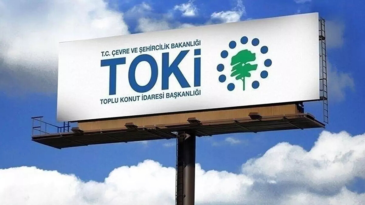 TOKİ yüzde 25 indirim kampanyası 2025 ne zaman başlıyor?<br><br>TOKİ indirim kampanyası yarın (22 Eylül 2025) itibarıyla başlayacak. Kampanya kapsamında borcunu peşin ödemek isteyen konut ve iş yeri alıcılarına yüzde 25 indirim yapılacak. Başvurular, 17 Ekim 2025 tarihine kadar aracı bankalara yapılabilecek.