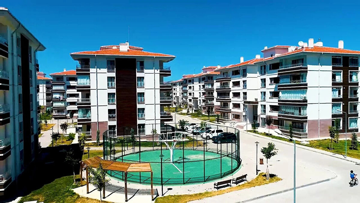 TOKİ erken ödemede indirim 2025 fırsatı<br><br>Kampanya 22 Eylül’de başlayacak ve 17 Ekim 2025’e kadar sürecek. Bu tarihten sonra yapılacak borç kapatmalarda yüzde 25 indirimden faydalanılamayacak.