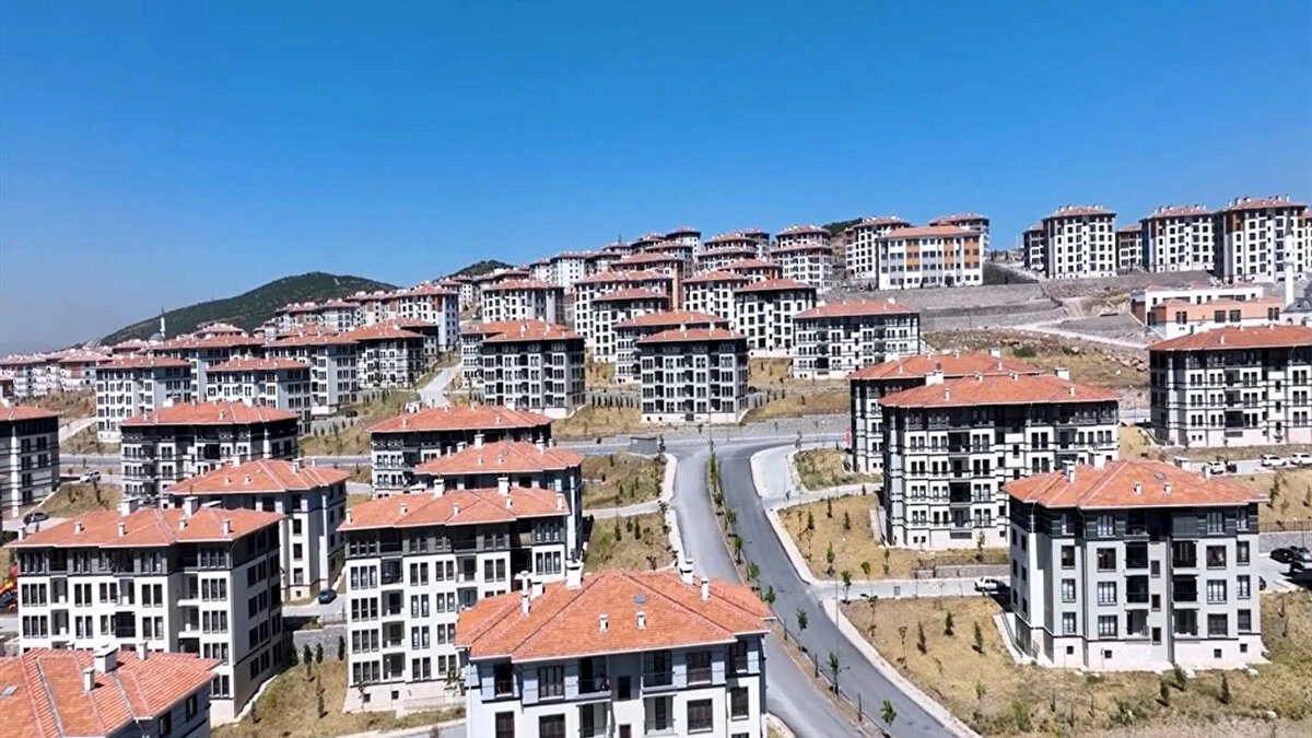 TOKİ indiriminden kısmi ödeme yapanlar yararlanabilecek mi?<br><br>Bütün borcunu kapatamayacak olan alıcılar da kısmi ödeme ile yüzde 25 indirimden yararlanabilecek. Bunun için yapılacak peşin ödemenin borç bakiyesinin en az yüzde 25’i kadar olması gerekiyor.