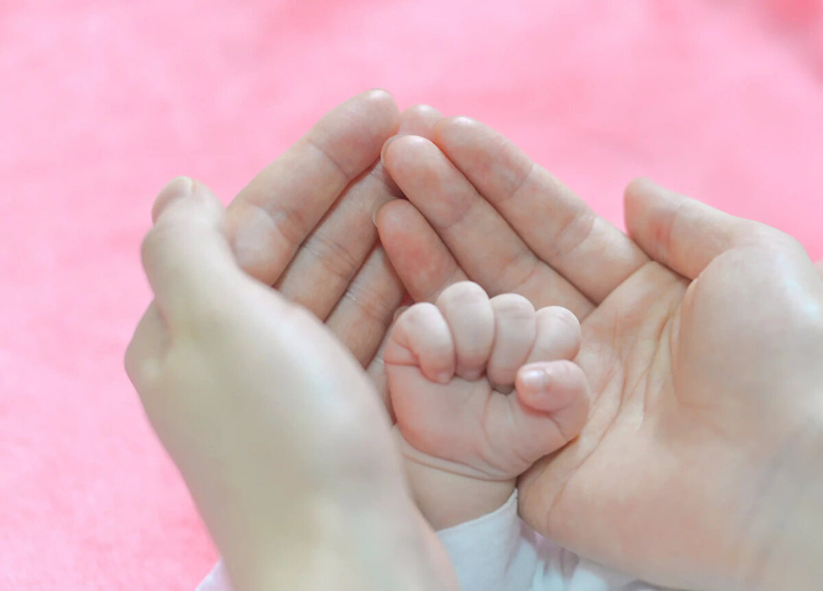 Sadece 1 bebeğe verilen isimler dikkat çekti<br><br>Veriler, popüler isimlerin yanı sıra çok nadir kullanılan isimleri de ortaya koydu. 2022 yılında yalnızca bir bebeğe verilen isimler arasında Azra Akel, Elif Evin, Irmak Dila, Kerem Akil, Dilara Hayat, Eylül Feza, Oğuz Umut, Tuna Mete ve Kağan Celal öne çıktı.