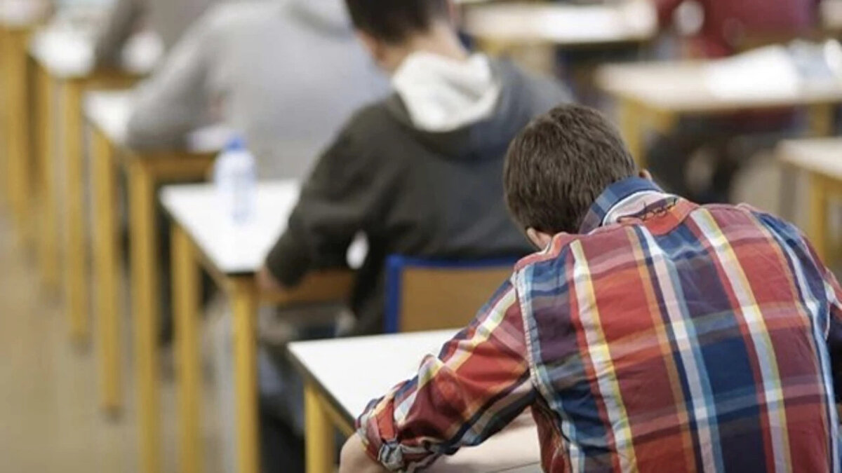 İBB BURS BAŞVURUSU NASIL YAPILIR?<br><br>Başvuru işlemleri:<br><br>gencuniversiteli.ibb.istanbul adresi üzerinden<br><br>veya İstanbul Senin uygulaması aracılığıyla yapılabilecek.