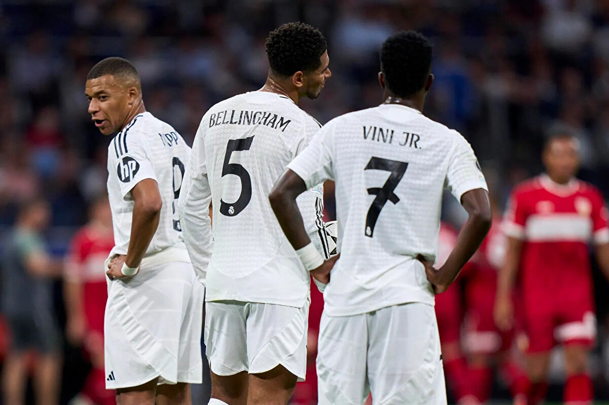 Ballon d'Or'un favorisi kim?<br><br>Real Madrid forması giyen Jude Bellingham, Kylian Mbappe ve Vinicius Jr. ödülün en güçlü adayları arasında gösteriliyor.