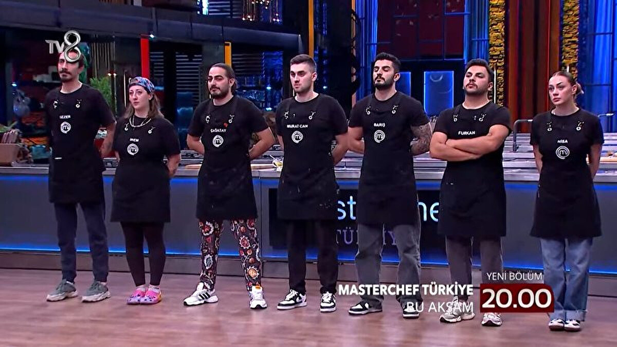 MasterChef kim elendi sorusu yanıt buldu<br><br>Her hafta merakla takip edilen MasterChef Türkiye’de “MasterChef kim elendi?” sorusu izleyiciler tarafından yoğun şekilde araştırılıyor. 21 Eylül Pazar günü bu sorunun cevabı belli oldu. Eleme potasındaki yedi isim arasından İrem yarışmaya veda eden isim oldu.