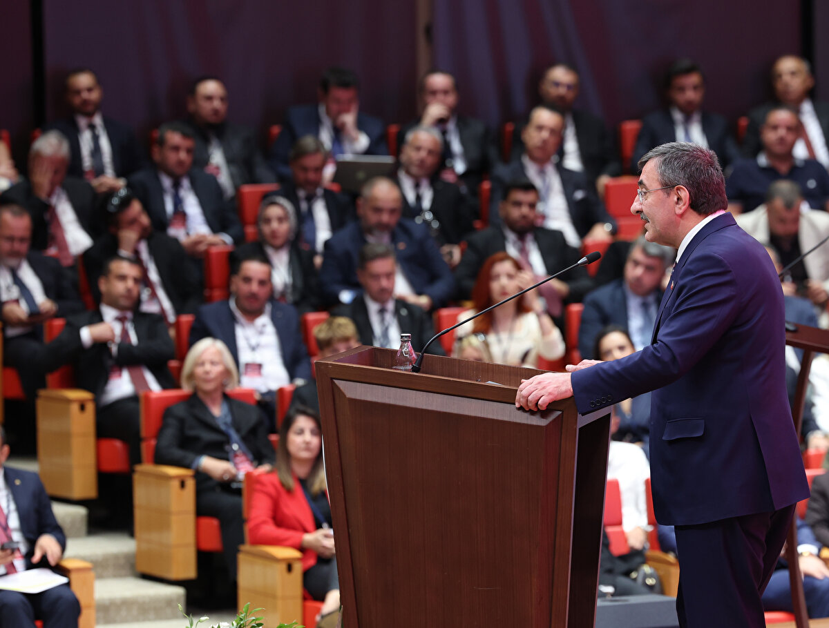 TOBB öncülüğünde Türkiye Ekonomi Politikaları Araştırma Vakfı (TEPAV) ve TOBB Ekonomi ve Teknoloji Üniversitesi (ETÜ) iş birliğinde şirketlerin 2021-2023 arası iki yıllık ciro artışı dikkate alınarak yapılan Türkiye’nin en hızlı büyüyen 100 şirketi yarışması sonuçlandı. Listede 25 farklı ilden ve 34 ayrı sektörden şirketler yer aldı. İlk 100’deki şirketlerin 2021-2023 döneminde satış gelirlerindeki iki yılda ortalama büyüme oranı yüzde bin 644 oldu. Nominal gelirlerindeki artış oranı, Türkiye’nin nominal milli gelirindeki artışın 6 katı düzeyine ulaştı. En hızlı büyüyen şirketlerin 24’ü Ankara’dan, 22’si İstanbul’dan çıktı. Bunları 6’şar şirket ile Balıkesir ve İzmir takip etti.