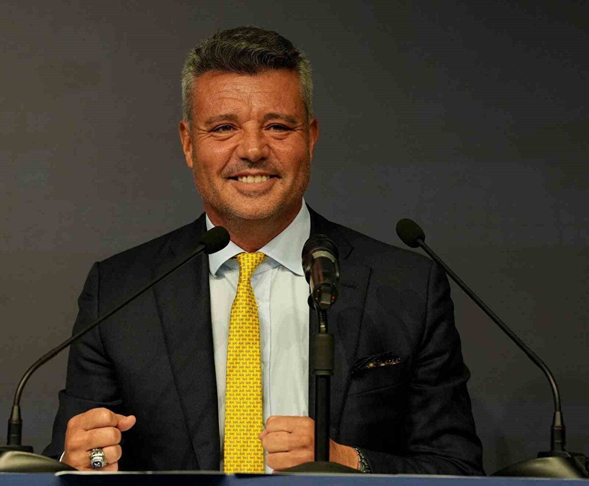 AZ BİR FARKLA SADETTİN SARAN KAZANDI<br><br>Kongre Divan Başkanı Şekip Mosturoğlu, Sadettin Saran'ın 12 bin 325 oyla Ali Koç'u geride bırakarak başkanlık yarışını kazandığını duyurdu. Ali Koç ise 12 bin 68 oy aldı.<br><br>