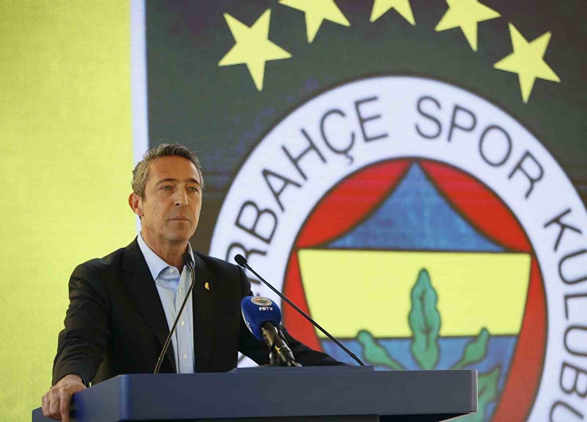 Fenerbahçe'de yeni dönem başlıyor... Seçime giden sarı-lacivertli kulüpte yeni başkan Ali Koç'u az bir farkla geçen Sadettin Saran oldu. 