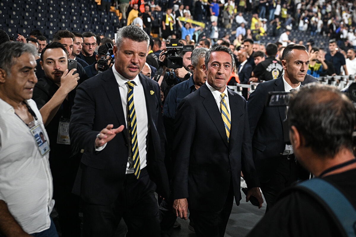 Fenerbahçe Olağanüstü Seçimli Genel Kurulu’nda geçerli 24 bin 393 oyun 12 bin 325'ini alarak Ali Koç'a karşı üstünlük kuran Sadettin Saran, sarı-lacivertli kulübün 38. başkanı oldu.